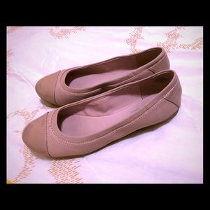 Nude Ballet flat.  In excellent condition.